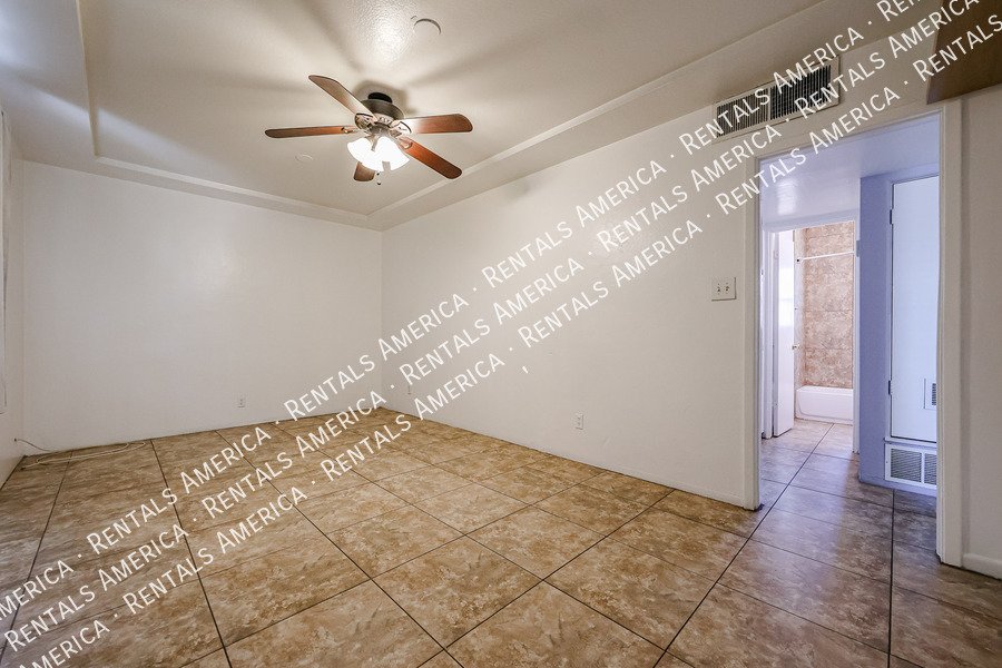 Charming 2 Bedroom Home with Water & Gas Included property image