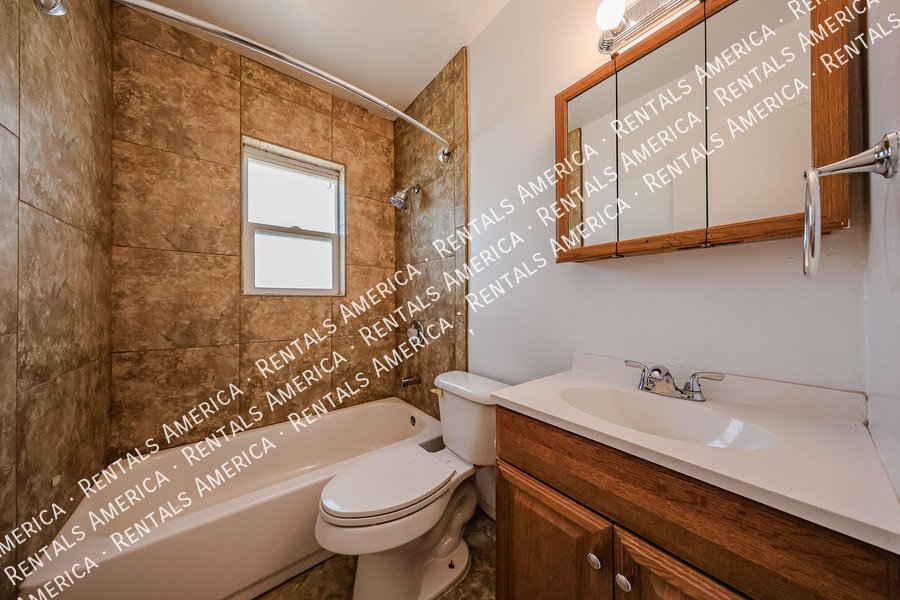 Charming 2 Bedroom Home with Water & Gas Included property image