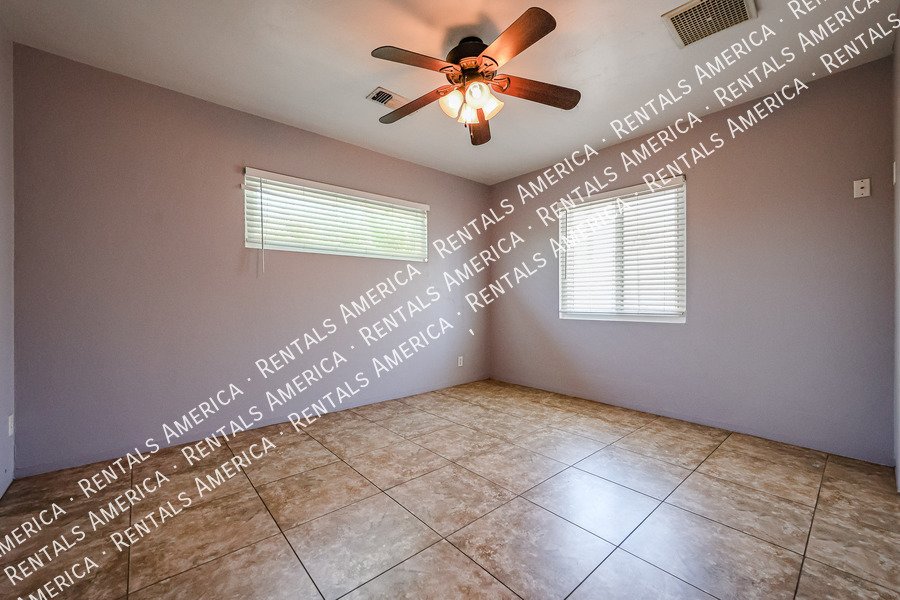Charming 2 Bedroom Home with Water & Gas Included property image