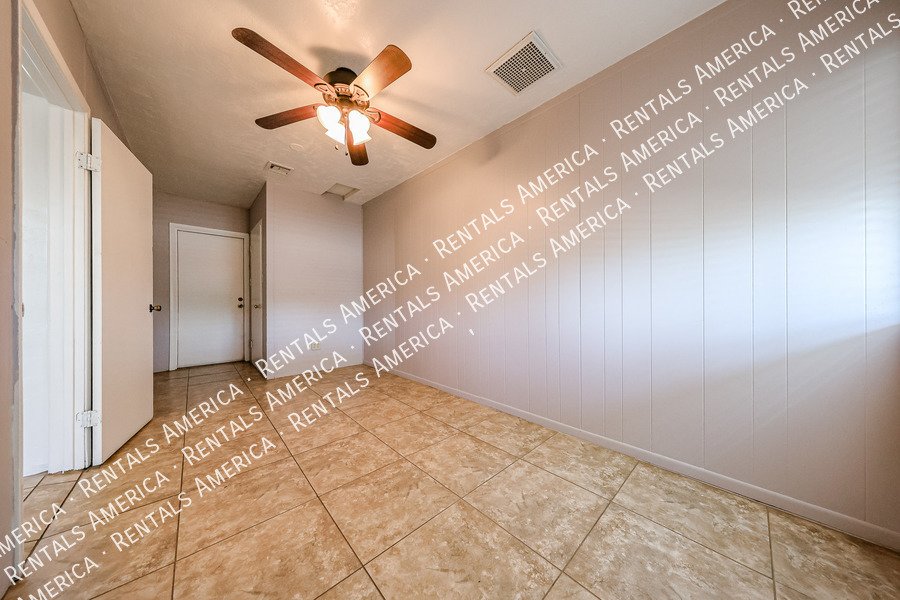 Charming 2 Bedroom Home with Water & Gas Included property image