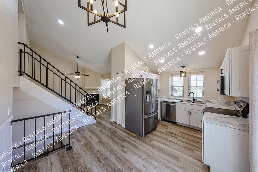 Peoria Condo - 4 Bedrooms, 2 Bathrooms, Prime Location property image