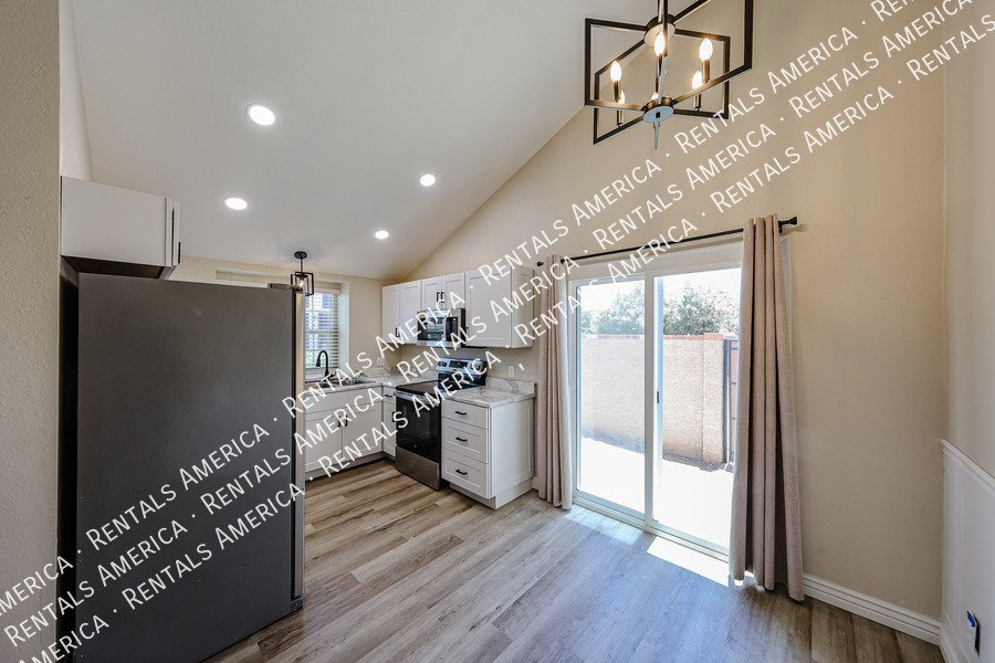 Peoria Condo - 4 Bedrooms, 2 Bathrooms, Prime Location property image