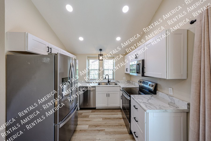 Peoria Condo - 4 Bedrooms, 2 Bathrooms, Prime Location property image