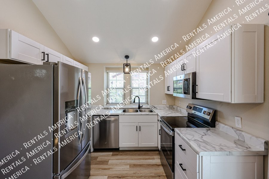 Peoria Condo - 4 Bedrooms, 2 Bathrooms, Prime Location property image