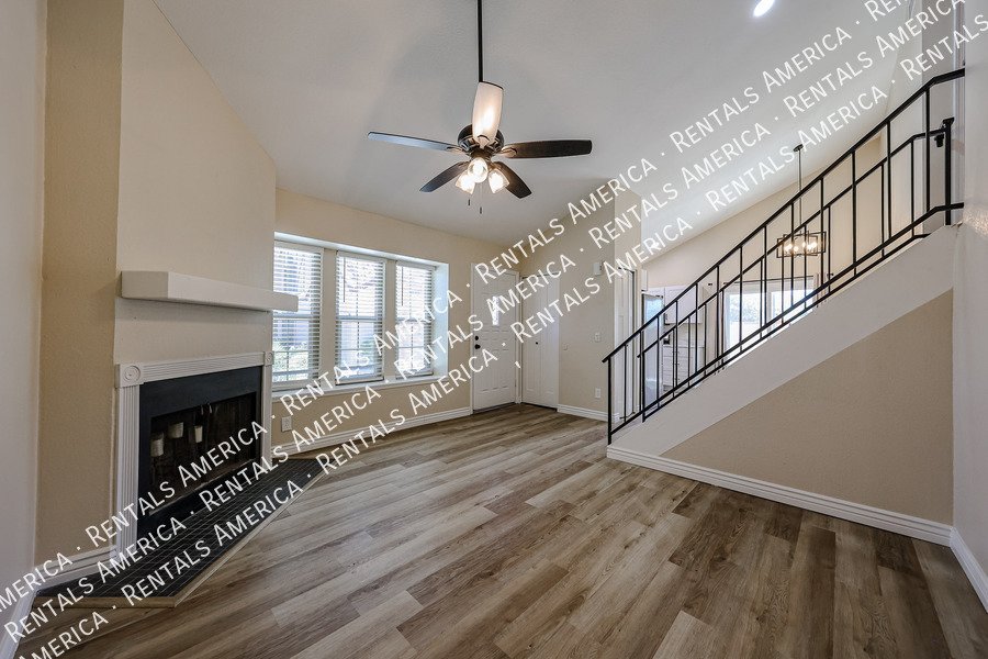 Peoria Condo - 4 Bedrooms, 2 Bathrooms, Prime Location property image