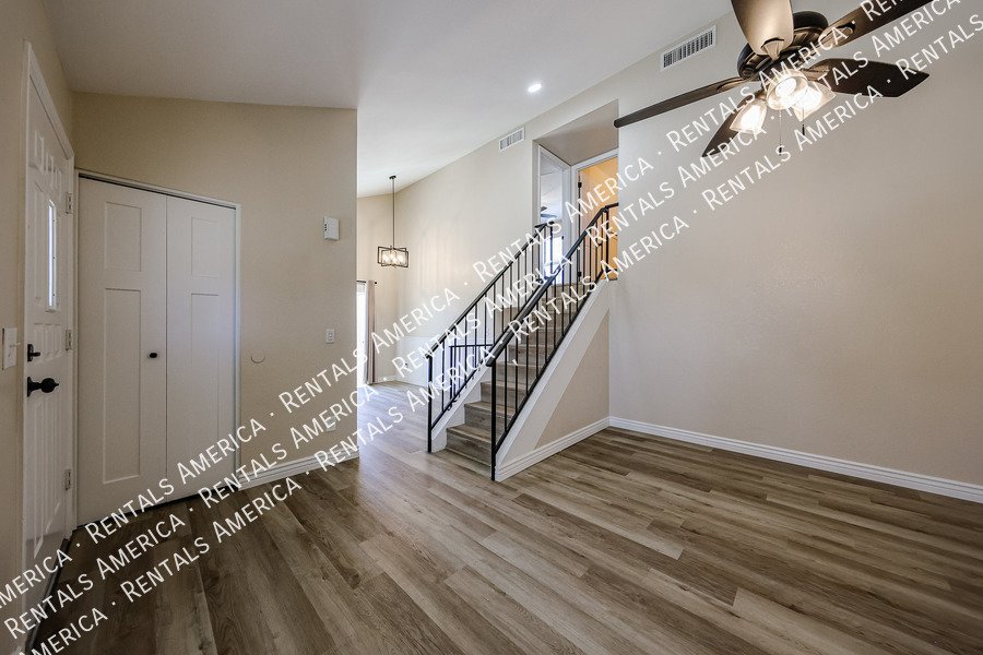 Peoria Condo - 4 Bedrooms, 2 Bathrooms, Prime Location property image