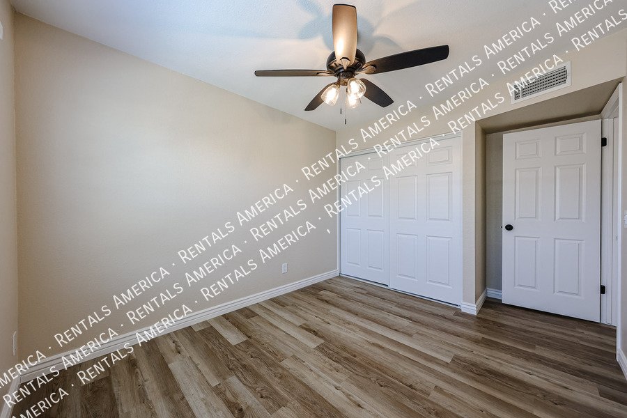 Peoria Condo - 4 Bedrooms, 2 Bathrooms, Prime Location property image