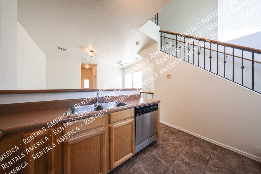 Nice Townhouse in Park Place Village! property image