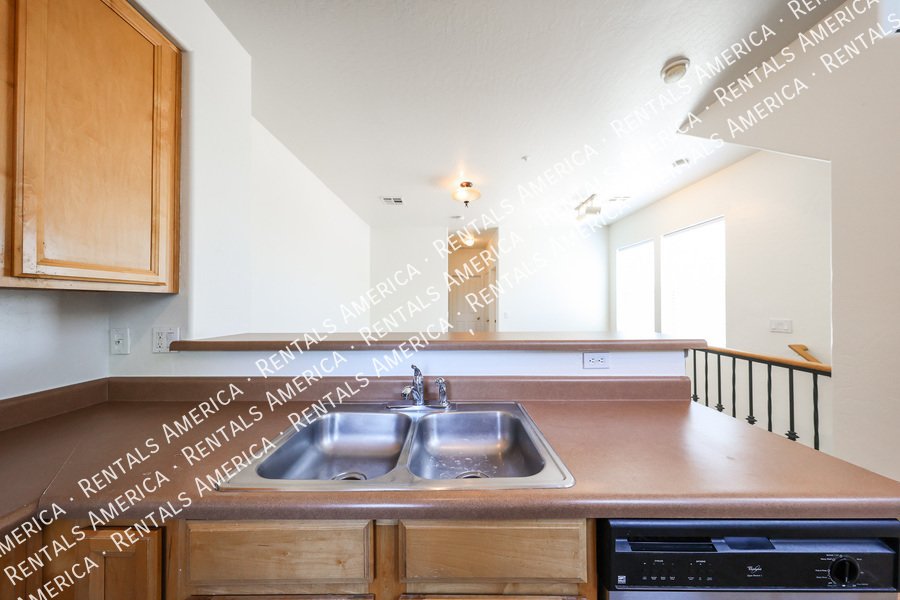 Nice Townhouse in Park Place Village! property image