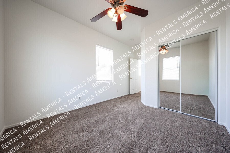 Nice Townhouse in Park Place Village! property image
