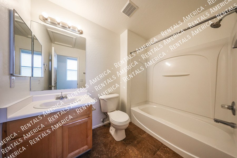 Nice Townhouse in Park Place Village! property image