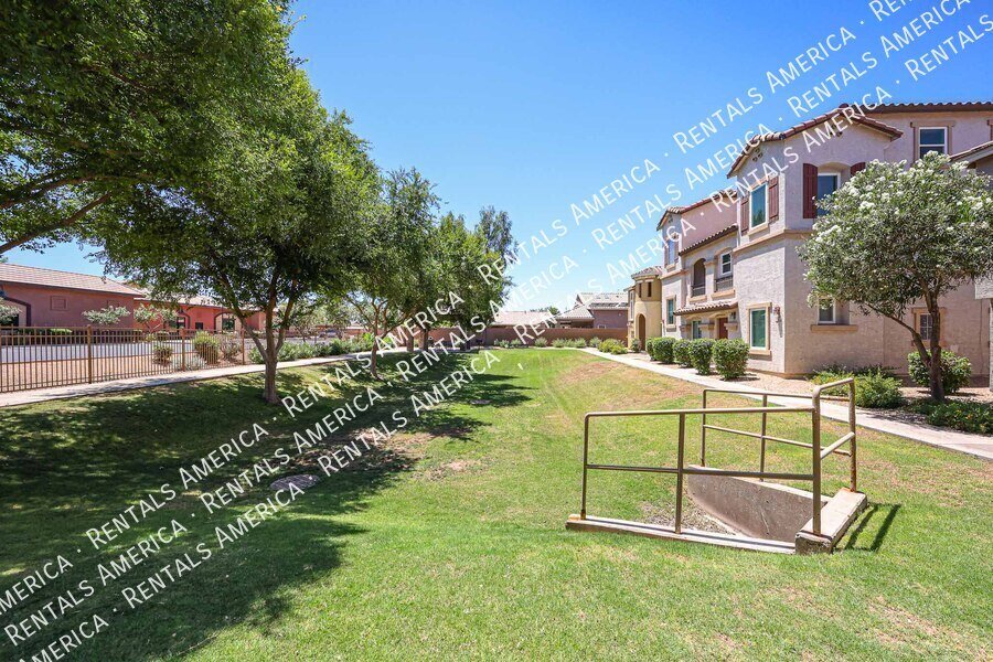 Nice Townhouse in Park Place Village! property image