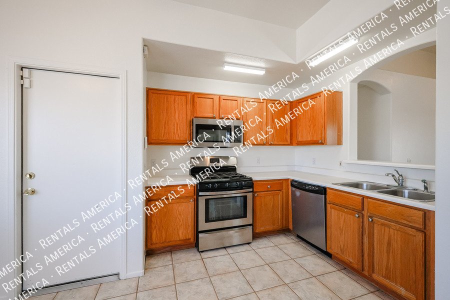 Lovely 3 BD, 2 BA Corner Lot Home in Wildflower Ranch Goodyear property image
