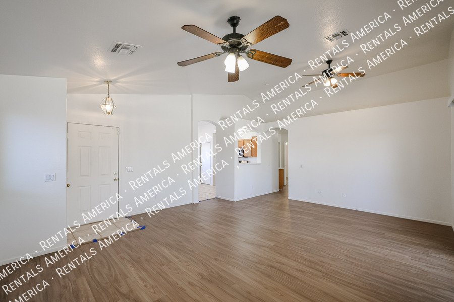 Lovely 3 BD, 2 BA Corner Lot Home in Wildflower Ranch Goodyear property image