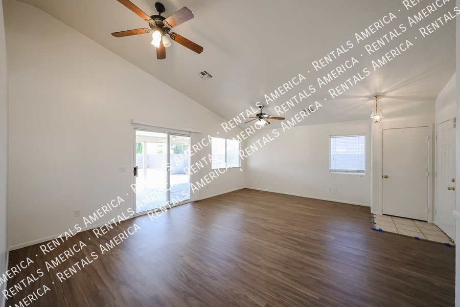 Lovely 3 BD, 2 BA Corner Lot Home in Wildflower Ranch Goodyear property image
