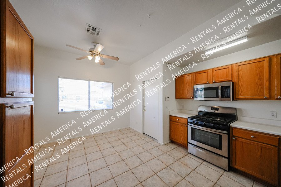 Lovely 3 BD, 2 BA Corner Lot Home in Wildflower Ranch Goodyear property image