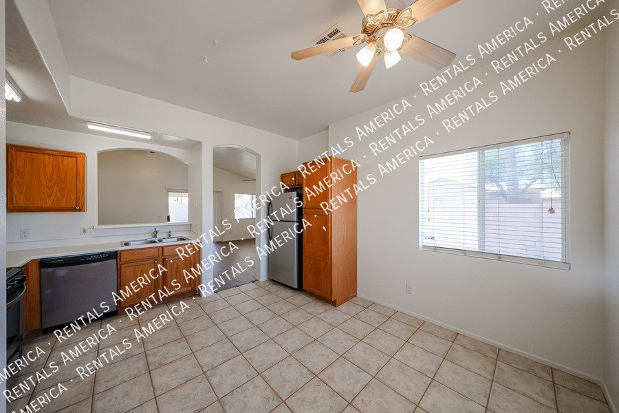 Lovely 3 BD, 2 BA Corner Lot Home in Wildflower Ranch Goodyear property image