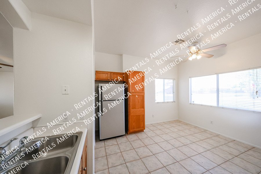 Lovely 3 BD, 2 BA Corner Lot Home in Wildflower Ranch Goodyear property image