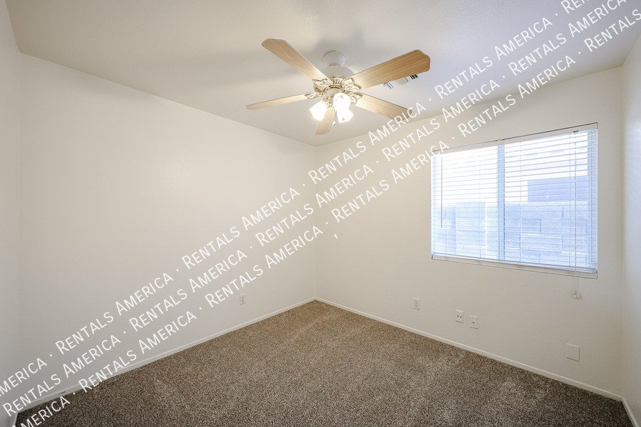 Lovely 3 BD, 2 BA Corner Lot Home in Wildflower Ranch Goodyear property image