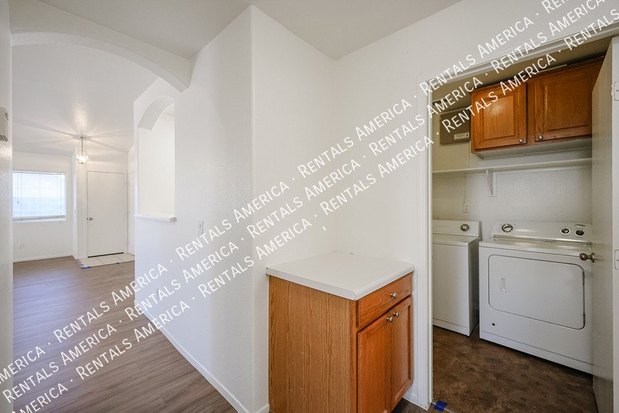 Lovely 3 BD, 2 BA Corner Lot Home in Wildflower Ranch Goodyear property image
