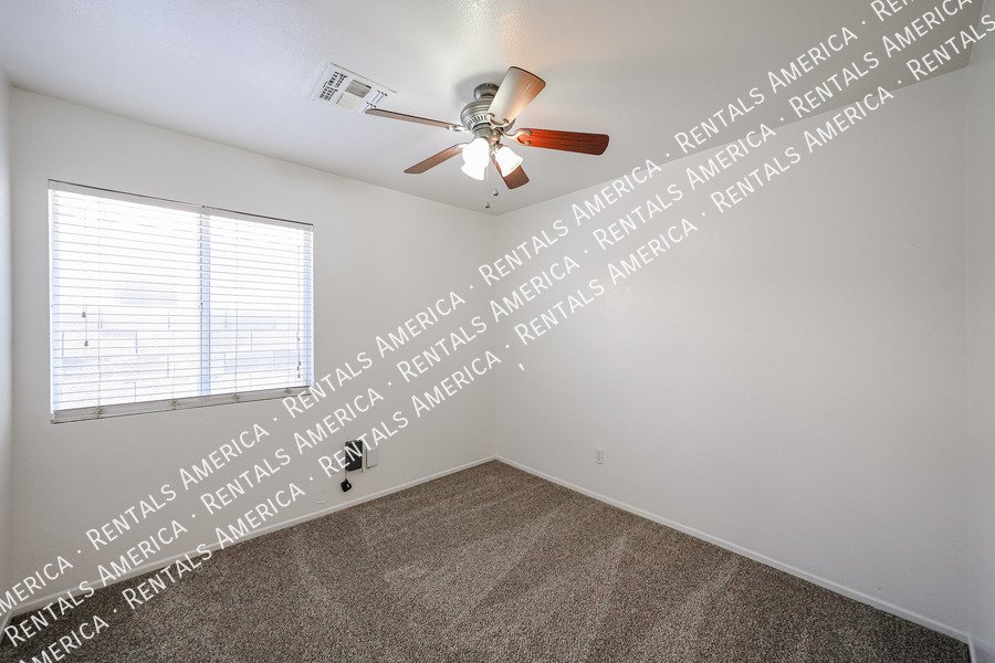 Lovely 3 BD, 2 BA Corner Lot Home in Wildflower Ranch Goodyear property image