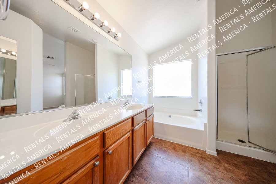 Lovely 3 BD, 2 BA Corner Lot Home in Wildflower Ranch Goodyear property image
