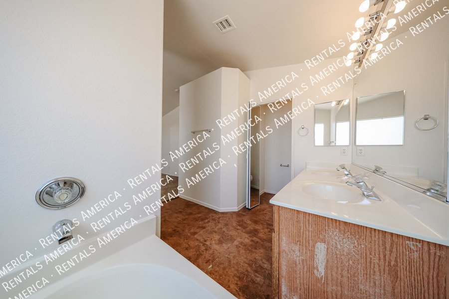 Lovely 3 BD, 2 BA Corner Lot Home in Wildflower Ranch Goodyear property image
