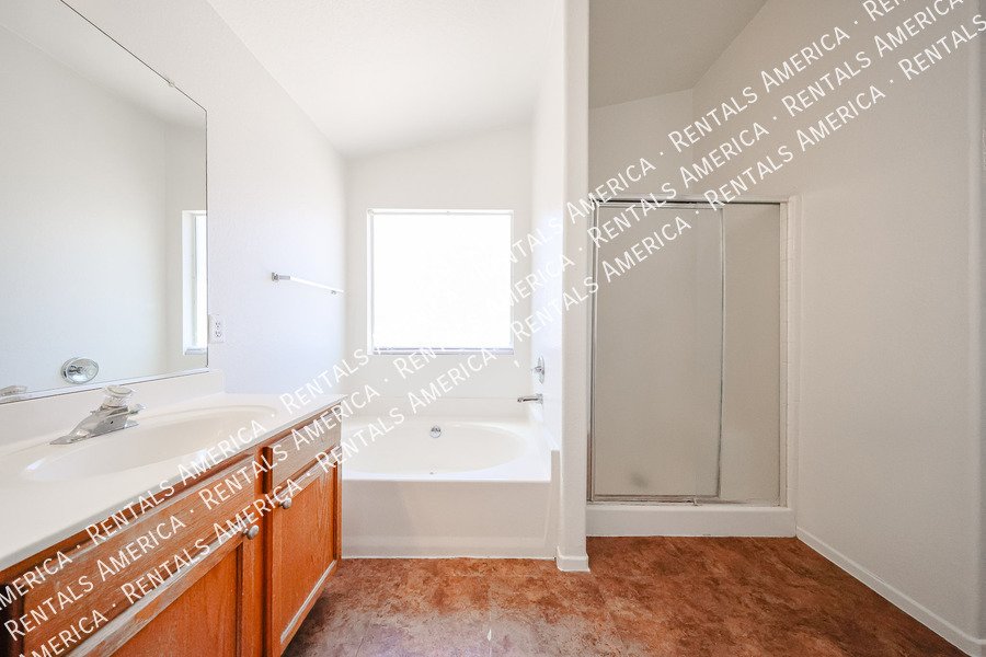 Lovely 3 BD, 2 BA Corner Lot Home in Wildflower Ranch Goodyear property image