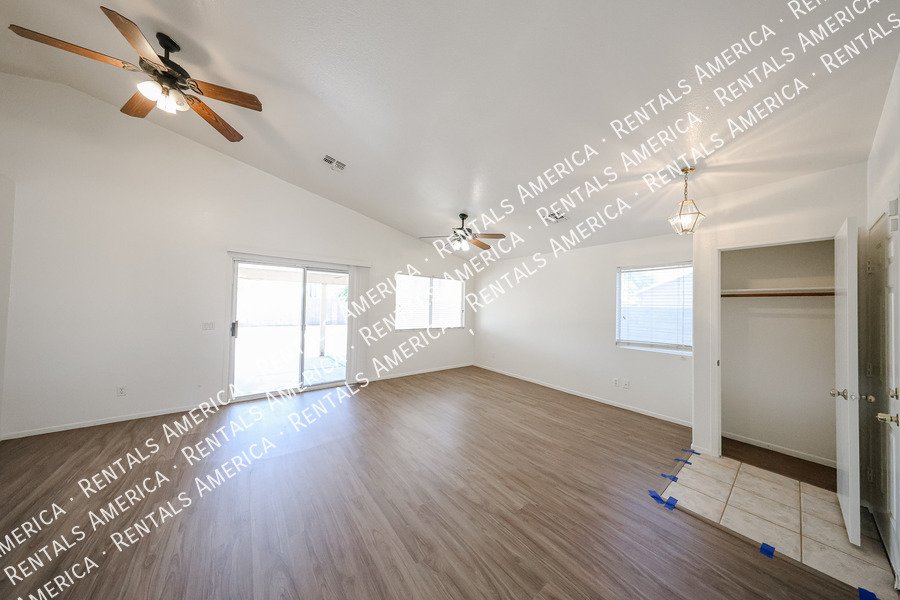 Lovely 3 BD, 2 BA Corner Lot Home in Wildflower Ranch Goodyear property image