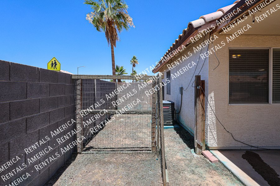 Lovely 3 BD, 2 BA Corner Lot Home in Wildflower Ranch Goodyear property image