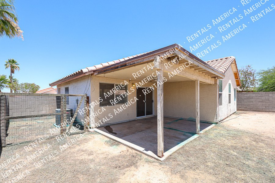 Lovely 3 BD, 2 BA Corner Lot Home in Wildflower Ranch Goodyear property image