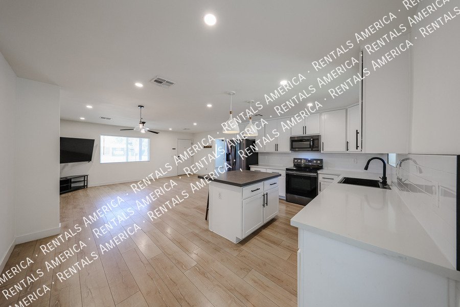 UPDATED 3BR IN E. CAMELBACK property image