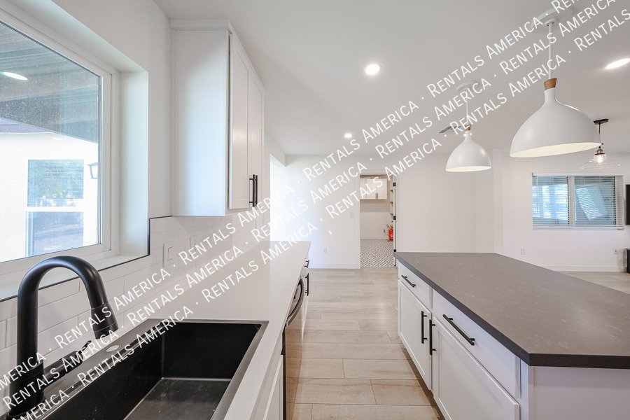 UPDATED 3BR IN E. CAMELBACK property image