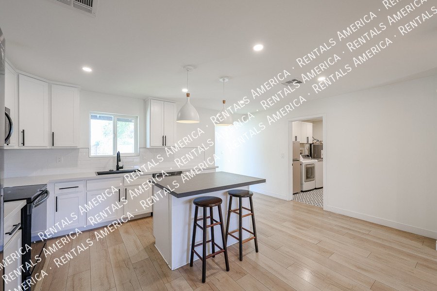 UPDATED 3BR IN E. CAMELBACK property image