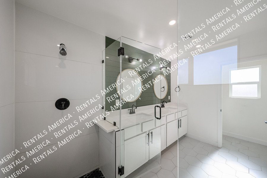 UPDATED 3BR IN E. CAMELBACK property image