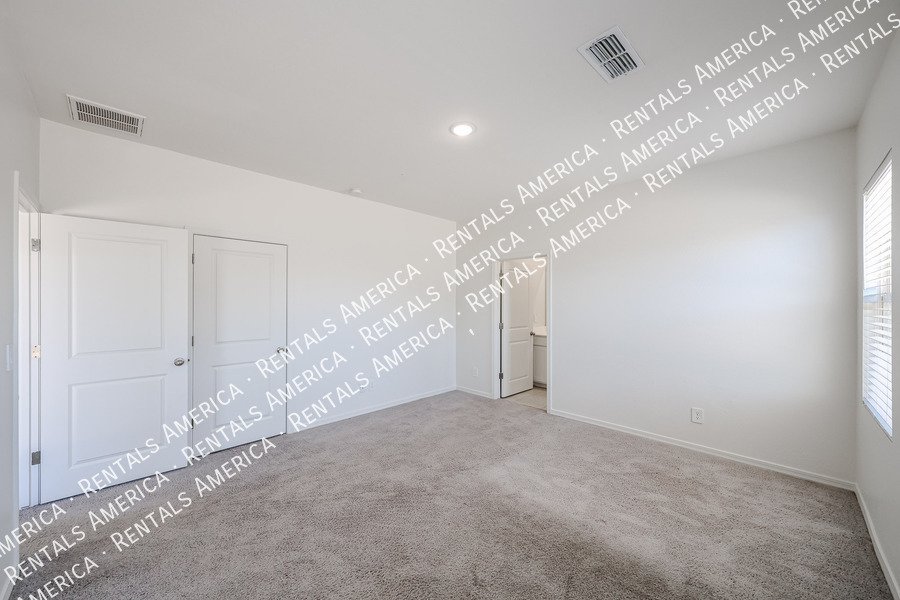 Charming 3-Bedroom Home Offering Space, Comfort, and Convenience property image