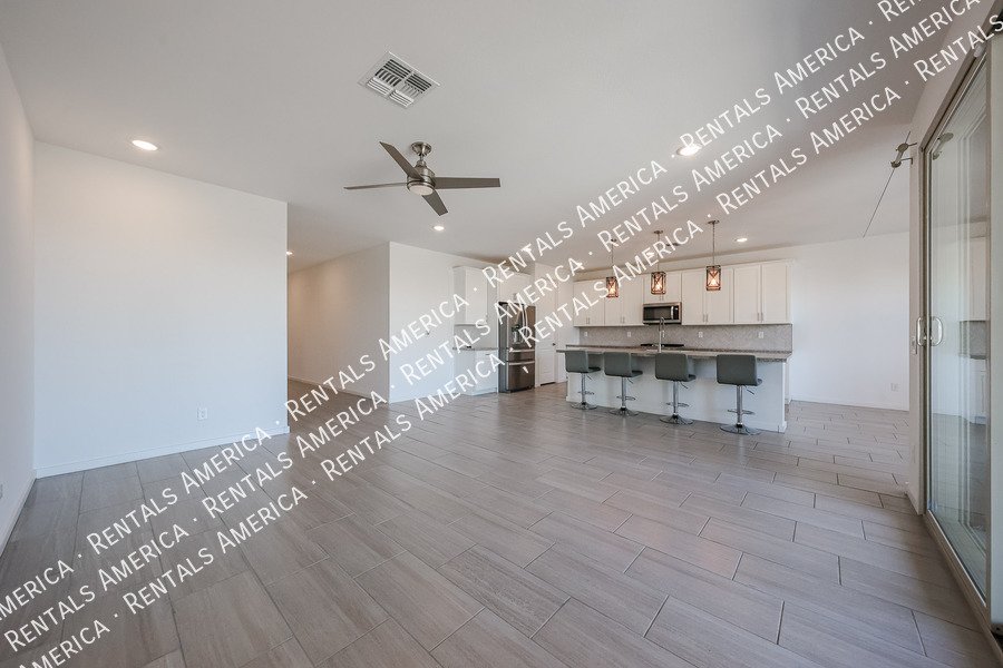 Stunning 5-Bedroom Home Spacious & Upgraded Throughout! property image