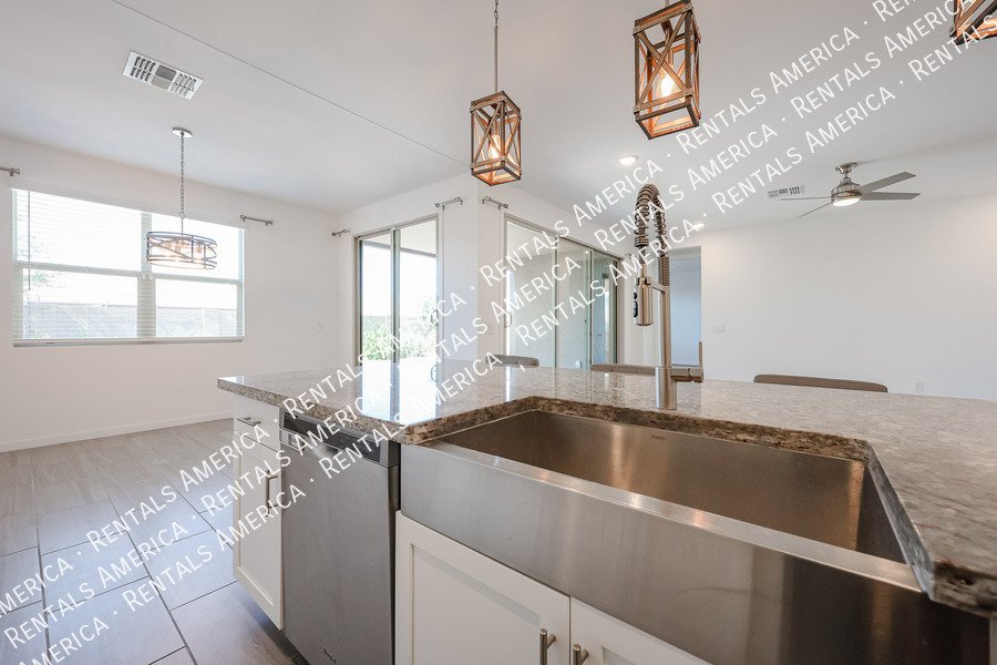 Stunning 5-Bedroom Home Spacious & Upgraded Throughout! property image