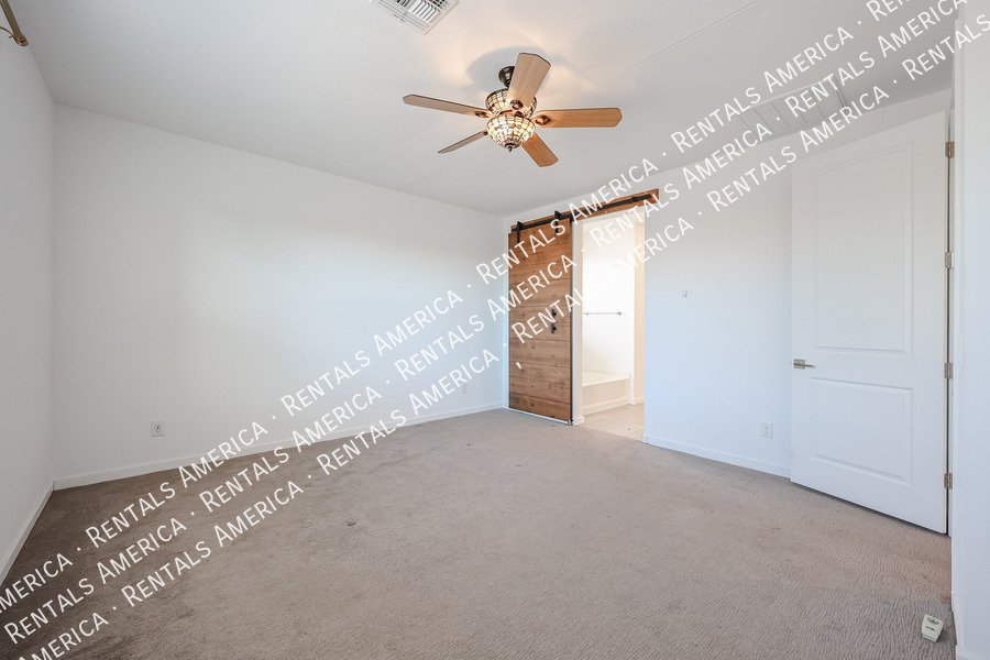 Stunning 5-Bedroom Home Spacious & Upgraded Throughout! property image
