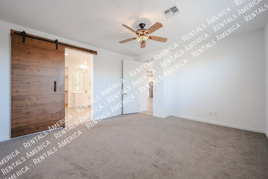 Stunning 5-Bedroom Home Spacious & Upgraded Throughout! property image