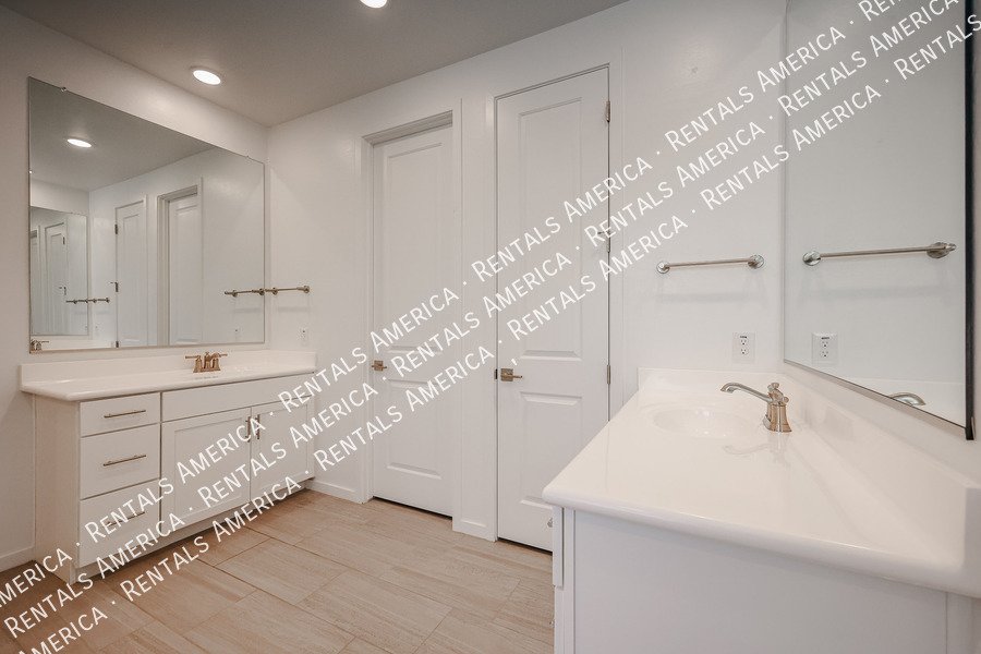 Stunning 5-Bedroom Home Spacious & Upgraded Throughout! property image