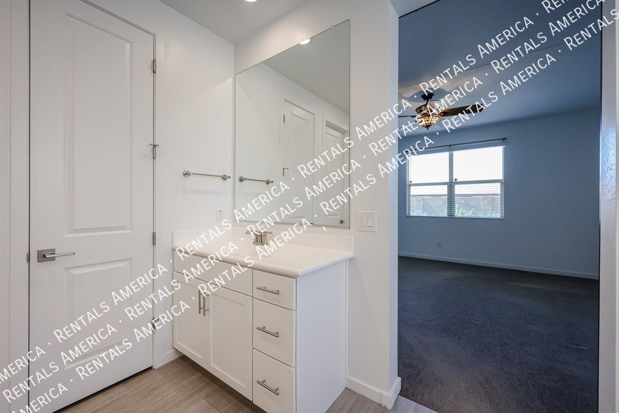 Stunning 5-Bedroom Home Spacious & Upgraded Throughout! property image