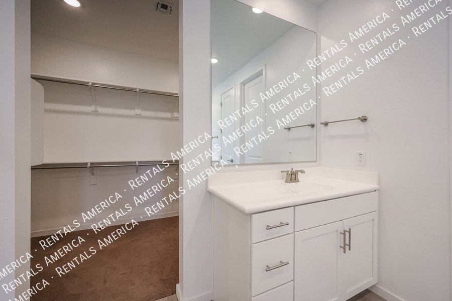 Stunning 5-Bedroom Home Spacious & Upgraded Throughout! property image