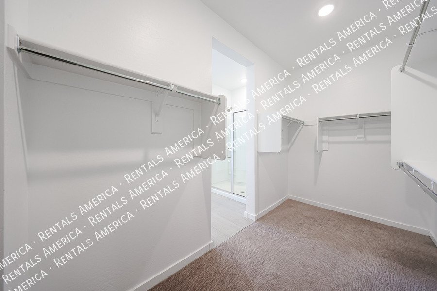 Stunning 5-Bedroom Home Spacious & Upgraded Throughout! property image