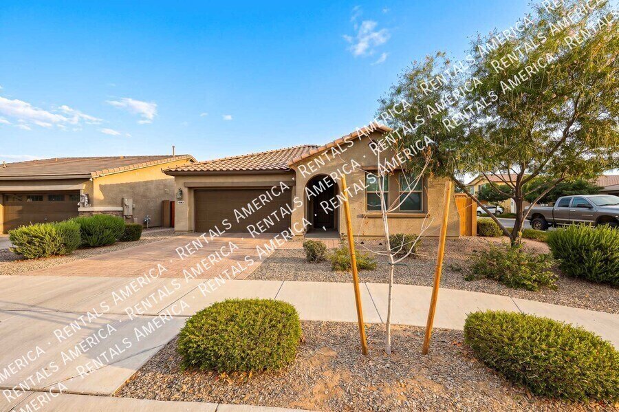 3 bed 2 bath Beauty with EV Charging Available! property image