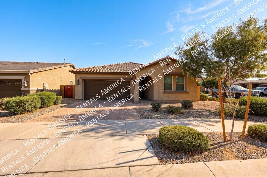 3 bed 2 bath Beauty with EV Charging Available! property image