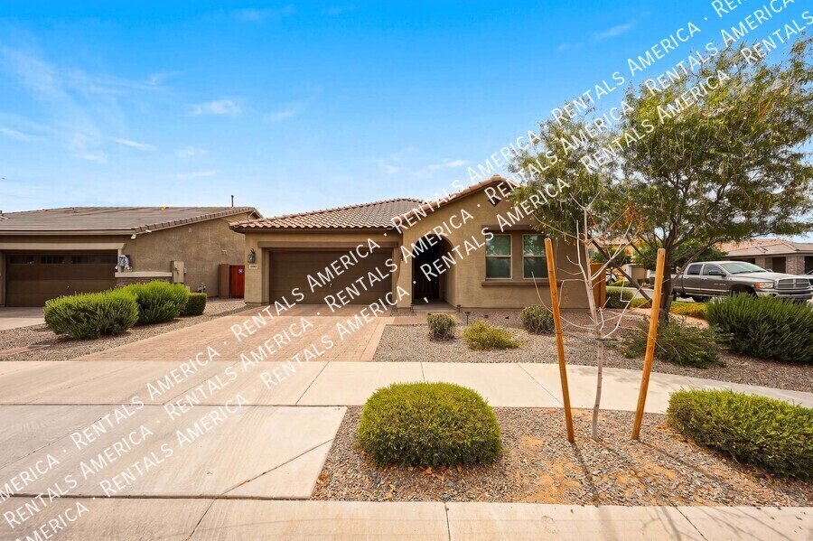 3 bed 2 bath Beauty with EV Charging Available! property image