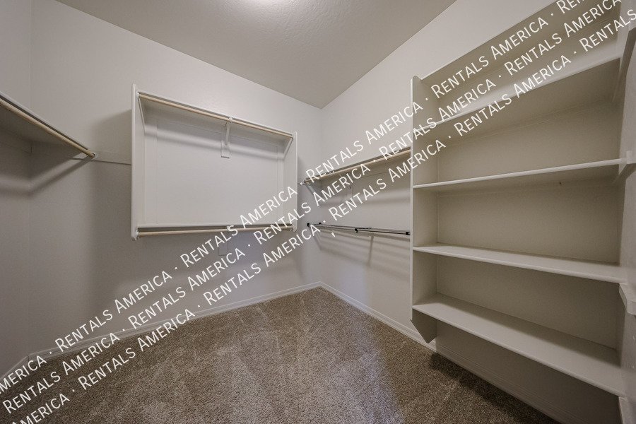 3 bed 2 bath Beauty with EV Charging Available! property image