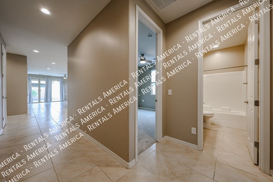 3 bed 2 bath Beauty with EV Charging Available! property image