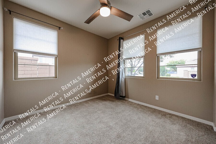 3 bed 2 bath Beauty with EV Charging Available! property image